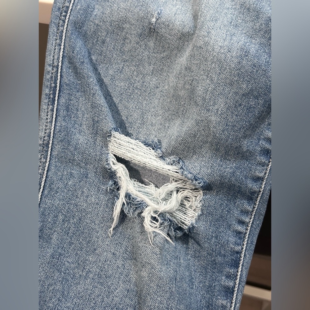 ❥𝒪𝒶𝓈𝒾𝓈 𝐛𝐲 𝐞𝐮𝐧𝐢𝐧𝐚: Distressed Straight Jeans - Picture 4 of 8